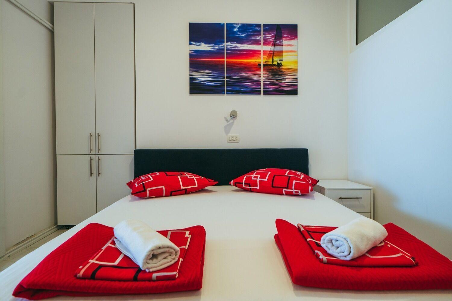 Apartments Lovre - Close To The Sea Brela Esterno foto