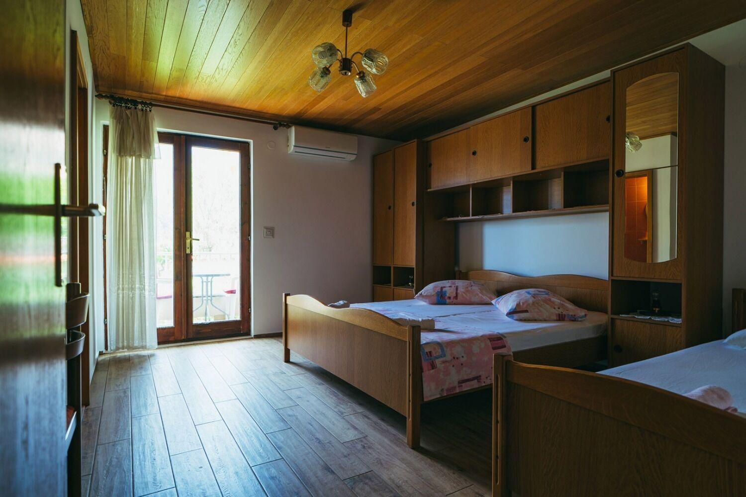 Apartments Lovre - Close To The Sea Brela Esterno foto