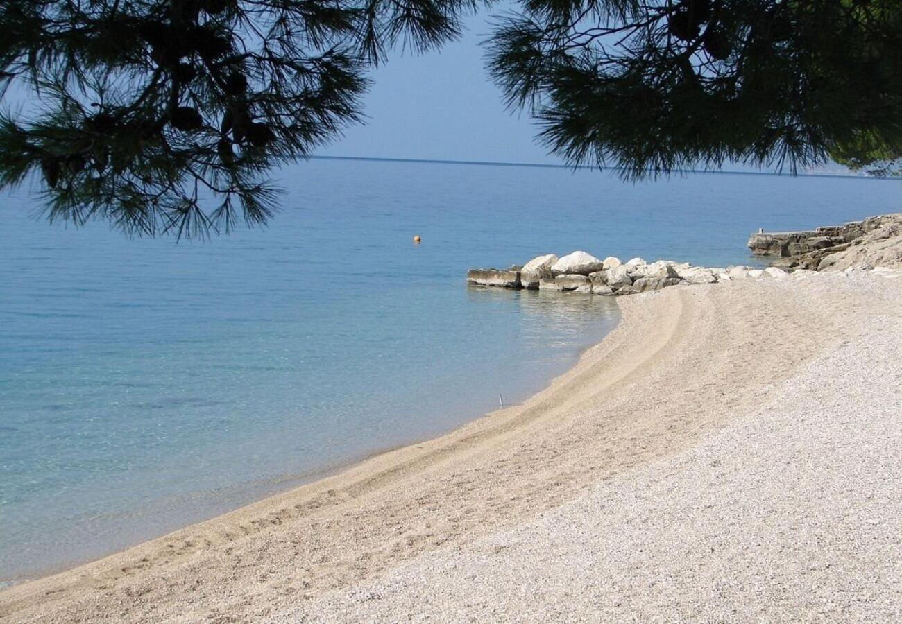 Apartments Lovre - Close To The Sea Brela Esterno foto