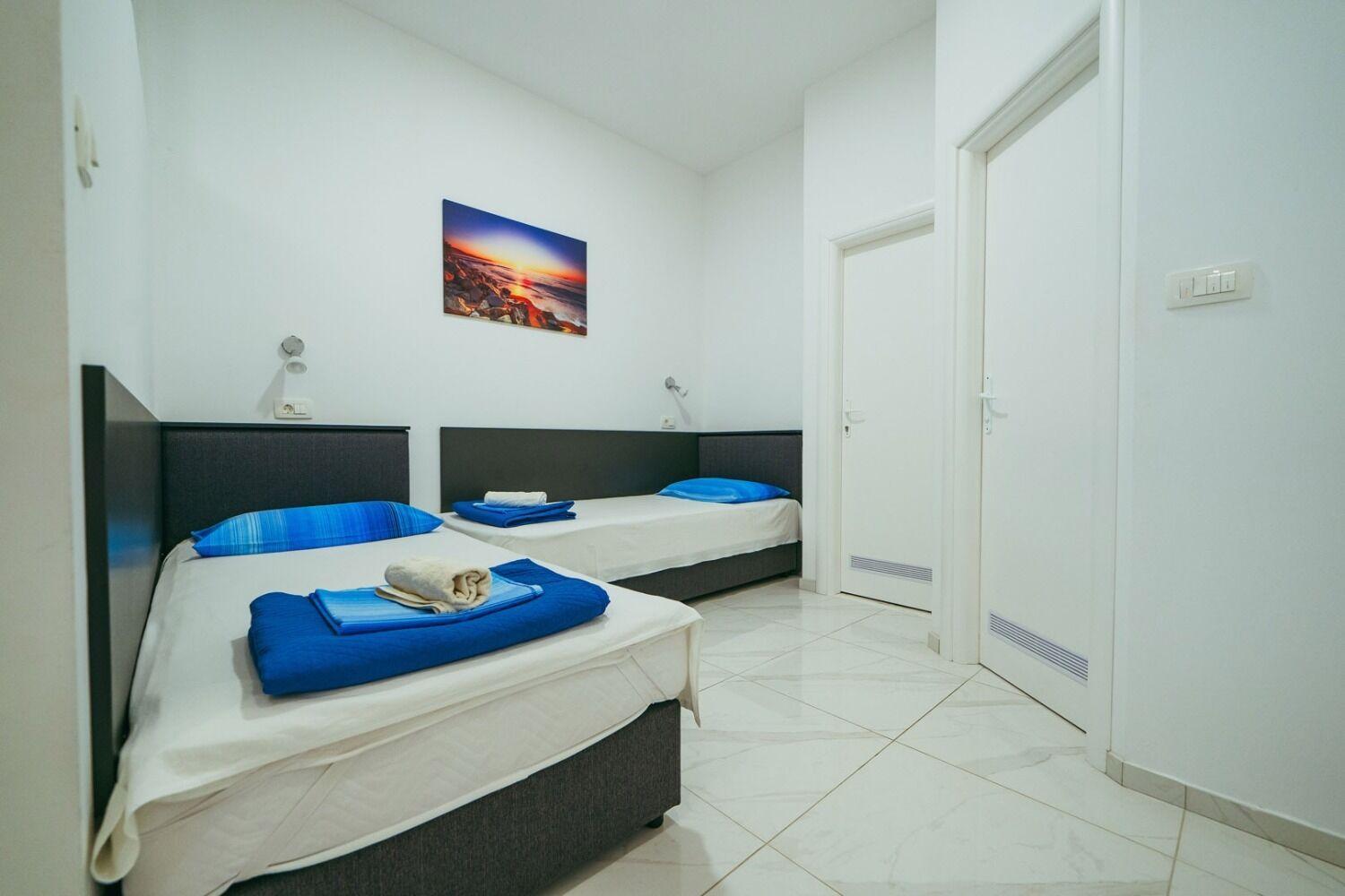 Apartments Lovre - Close To The Sea Brela Esterno foto