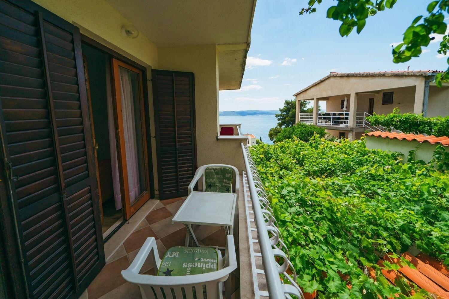 Apartments Lovre - Close To The Sea Brela Esterno foto