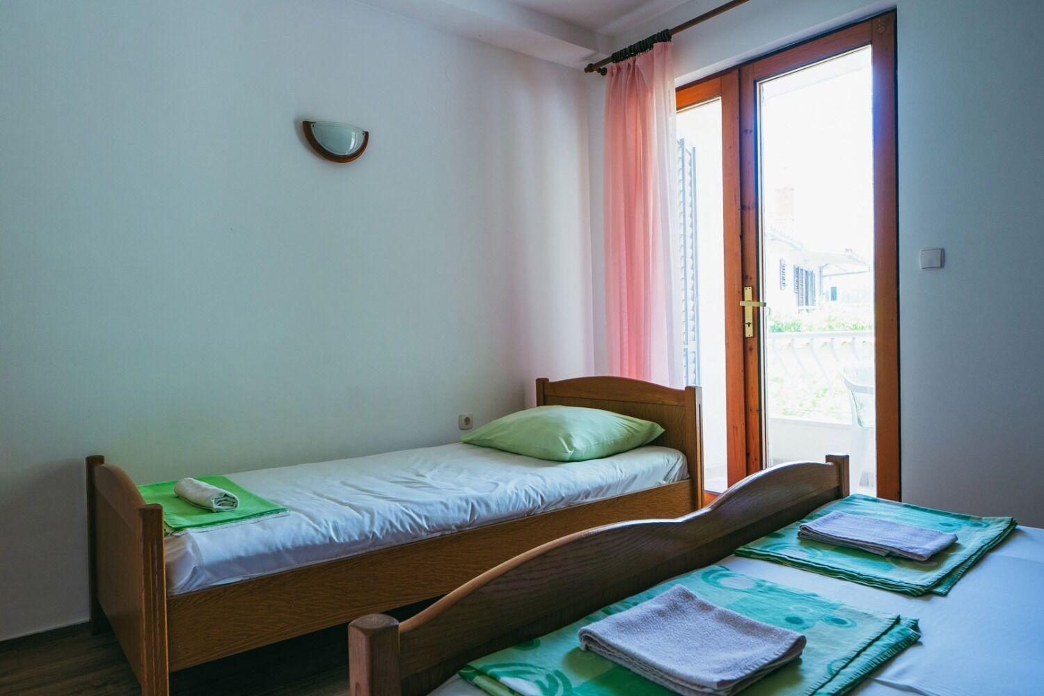 Apartments Lovre - Close To The Sea Brela Esterno foto