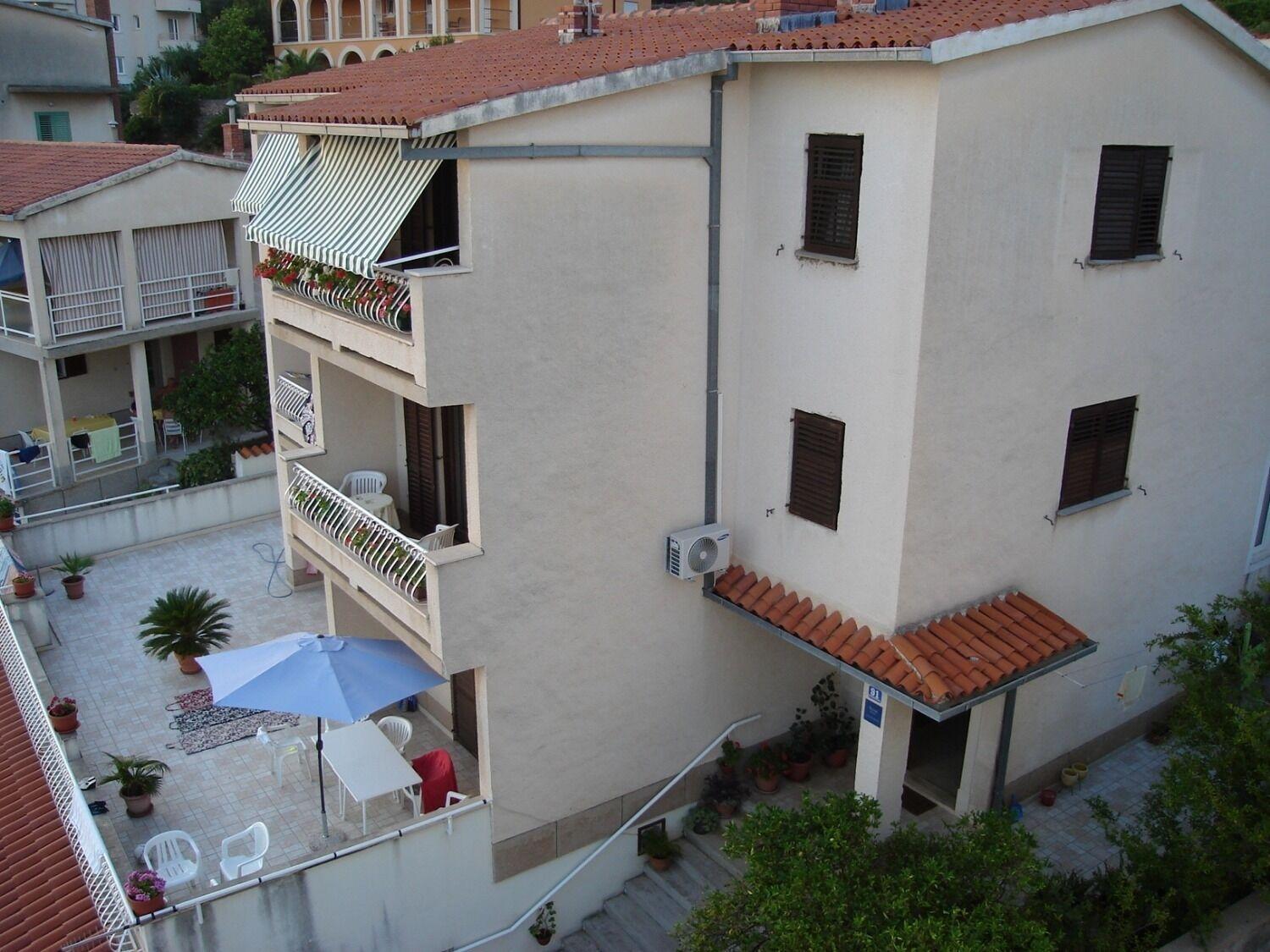 Apartments Lovre - Close To The Sea Brela Esterno foto