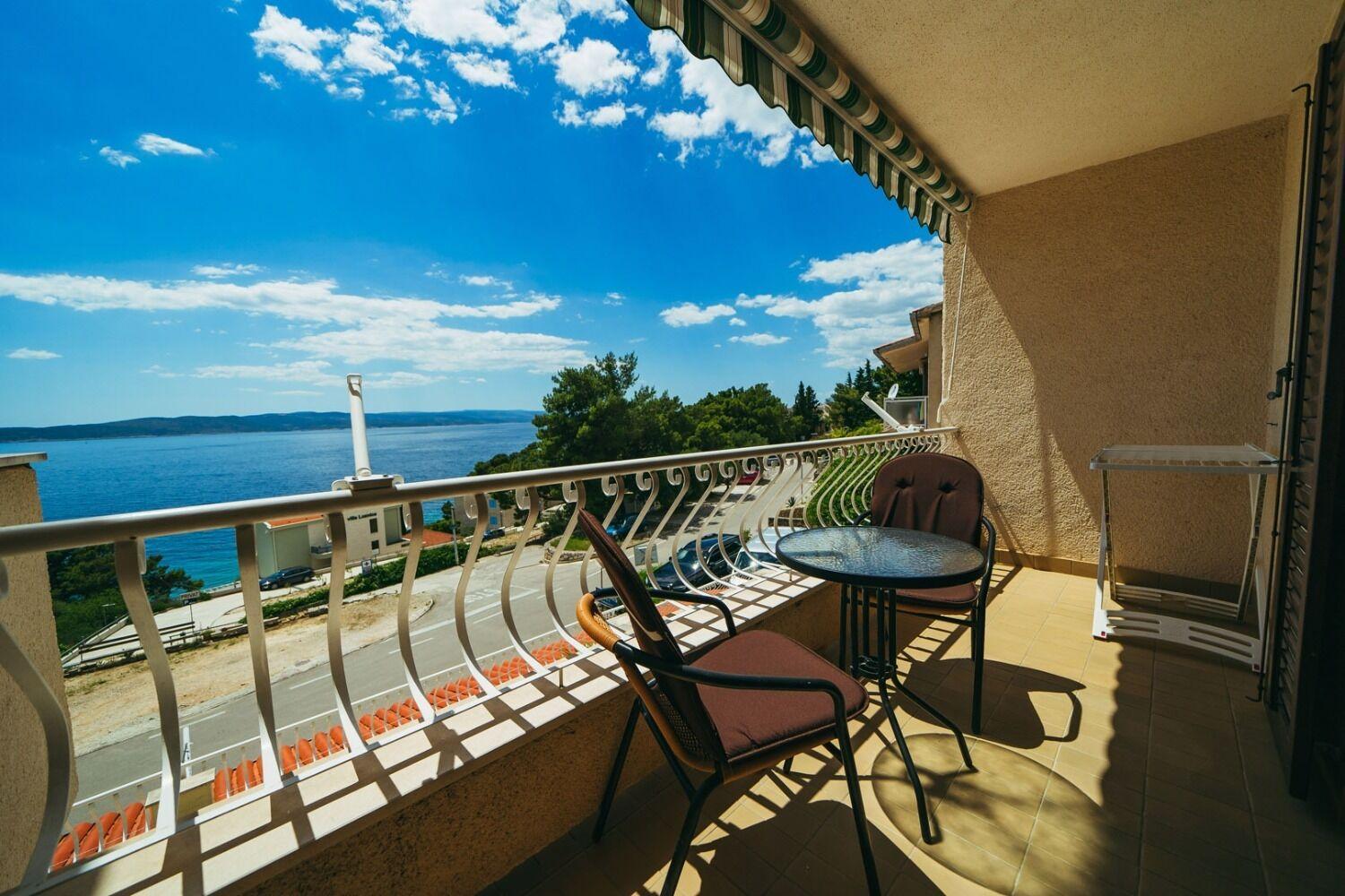 Apartments Lovre - Close To The Sea Brela Esterno foto